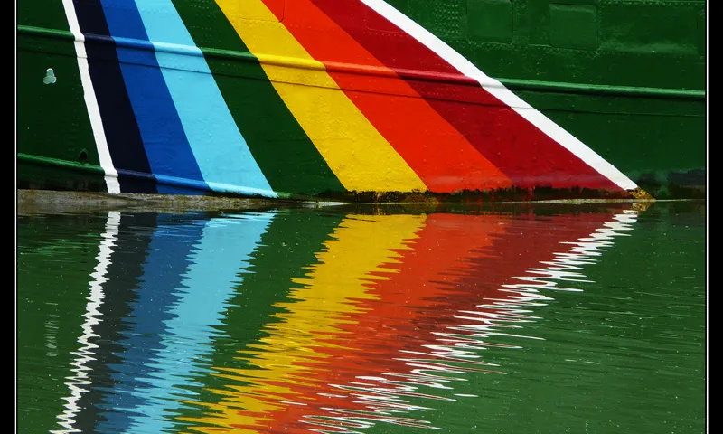 La bandera del Rainbow Warrior.