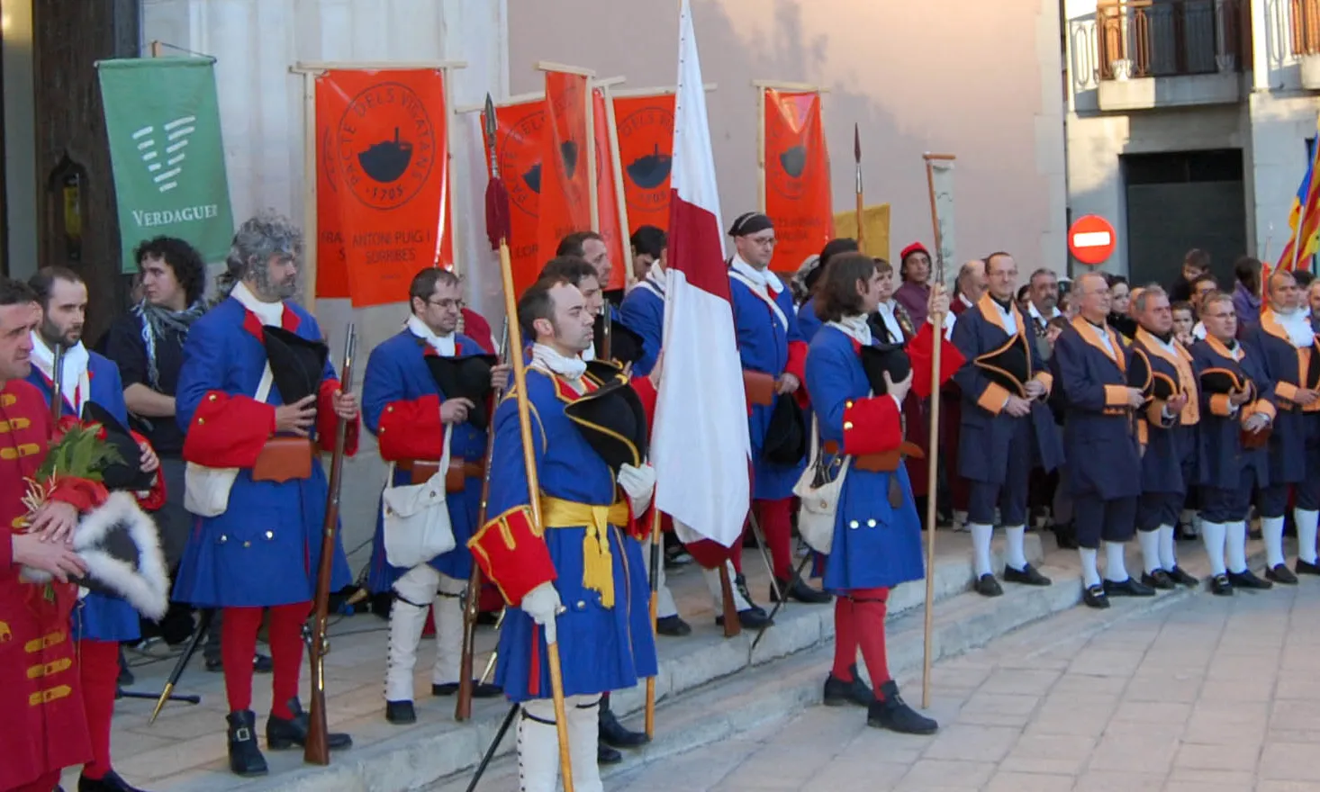 Sortint de l'església.