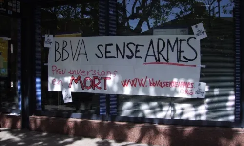 Pancarta de BBVA sense Armes