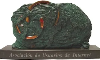 Imatge de l'estatueta que es lliura als guanyadors dels Premis d'Internet