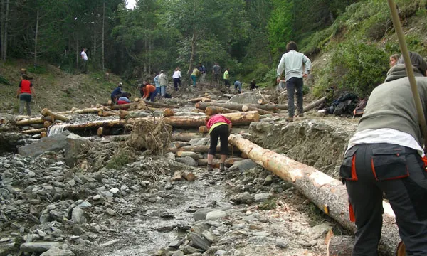 Actuació de bioenginyeria al riu 2010 (font: Projecte Boscos de Muntanya)