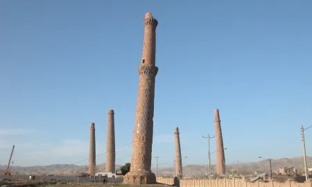 Antiguos minaretes en Herat, Afganistan.