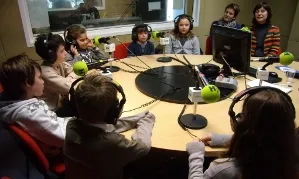 Radio solidaria, en el instituto, sobre turismo sostenible.