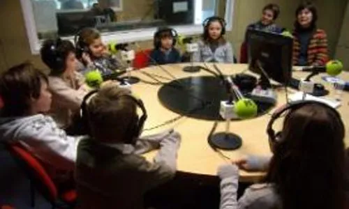 Radio solidaria, en el instituto, sobre turismo sostenible.