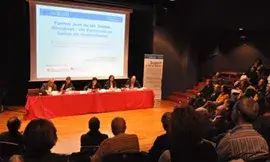 Imatge d'una taula rodona organitzada per Suport Associatiu