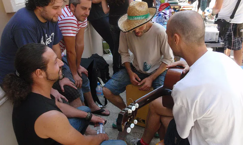 Intercanvi d'una classe de guitarra al mercat d'intercanvi de Gavà