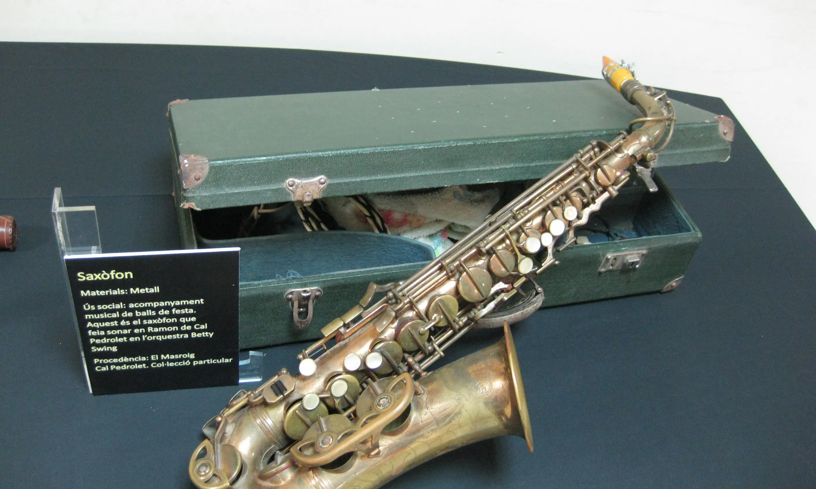 Saxòfon mostrat a l'exposició de El Masroig (Foto: Amics de l'Etnològic)