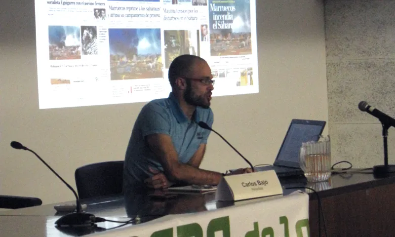 El periodista Carlos Bajo analitzant el conflicte del Sahara Occidental