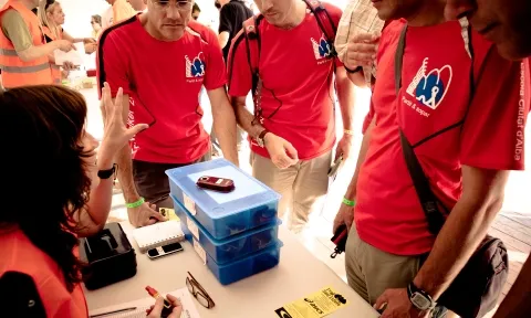 Persones voluntàries al Trailwalker. Foto de NilBohigas.