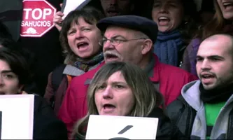 Fotograma del documental "La Plataforma", protesta ciutadana