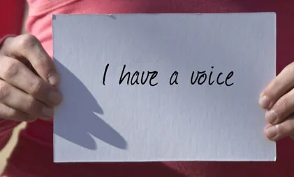 "I have a voice" escrit a un paper. Imatge dels premis BOB
