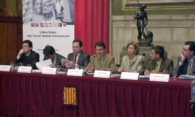 Trobada amb la Generalitat, l'any 2002. Font: TercerSector.net