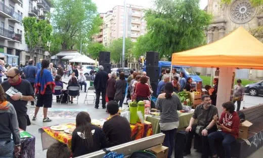 Foto del 5 de maig de la Festa del Comerç Just a Sant Andreu (Barcelona)