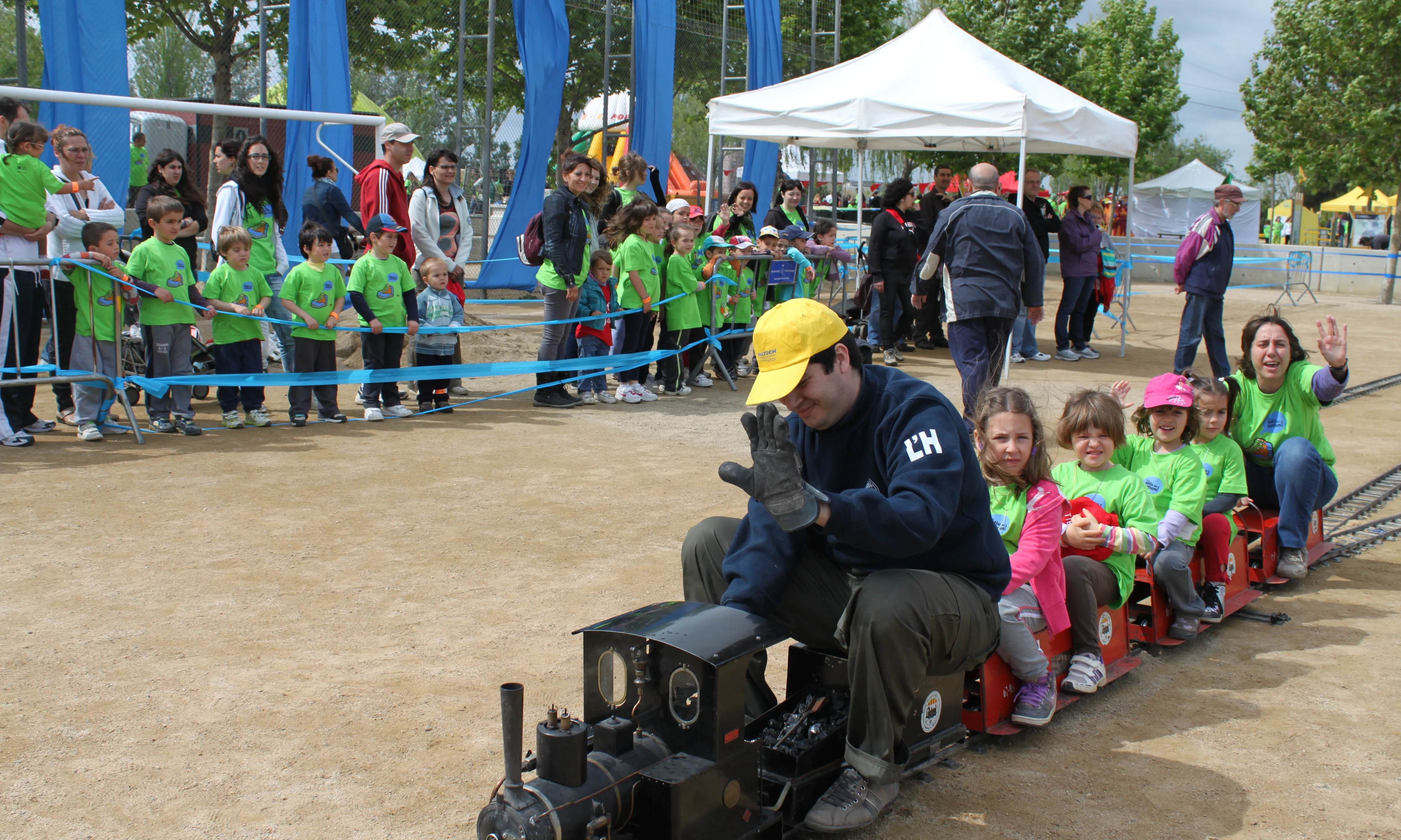 Fotografia de la festa, activitat del trenet