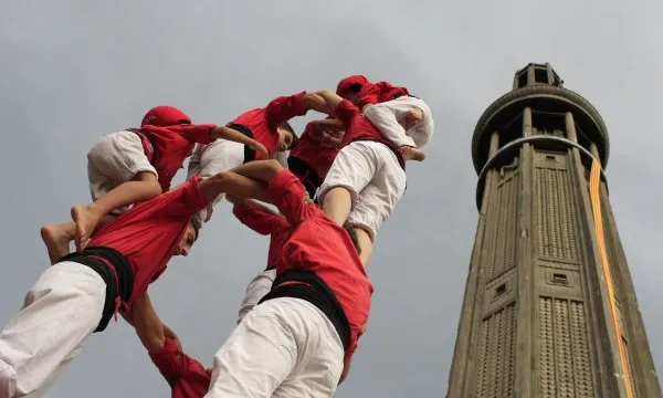 Castellers durant una actuació a l'Aplec 2011 celebrat a Grenoble (França)