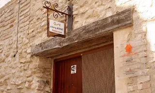 Façana d'un alberg de Catalunya
