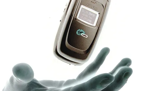 Un telèfon mòbil de Virgin. Fotogràfia de Esther Gibbons. Usuària de Flickr. 