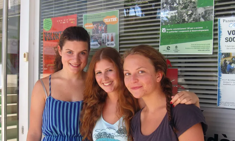 Les voluntaries europees de la FAS. De dreta a esquerra: Alyssa, Mira i Ellen.