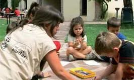 Voluntaris en activitats amb infants
