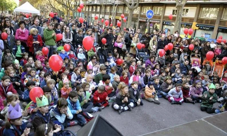 Nens i nenes en una edició anterior de la Festa. Foto: Plataforma per la Llengua