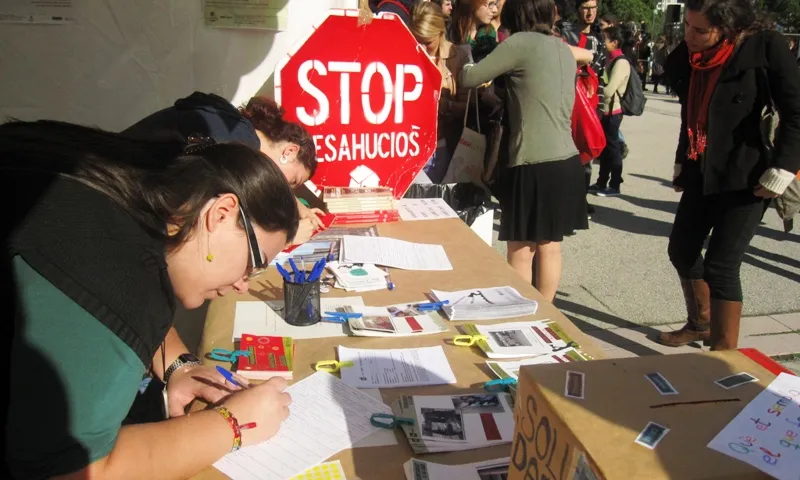 Carpa informativa de la FAS a la plaça Cívica.