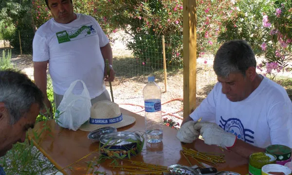 Usuaris de La Muralla a l'Hort Terapèutic