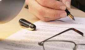 Persona signant un document