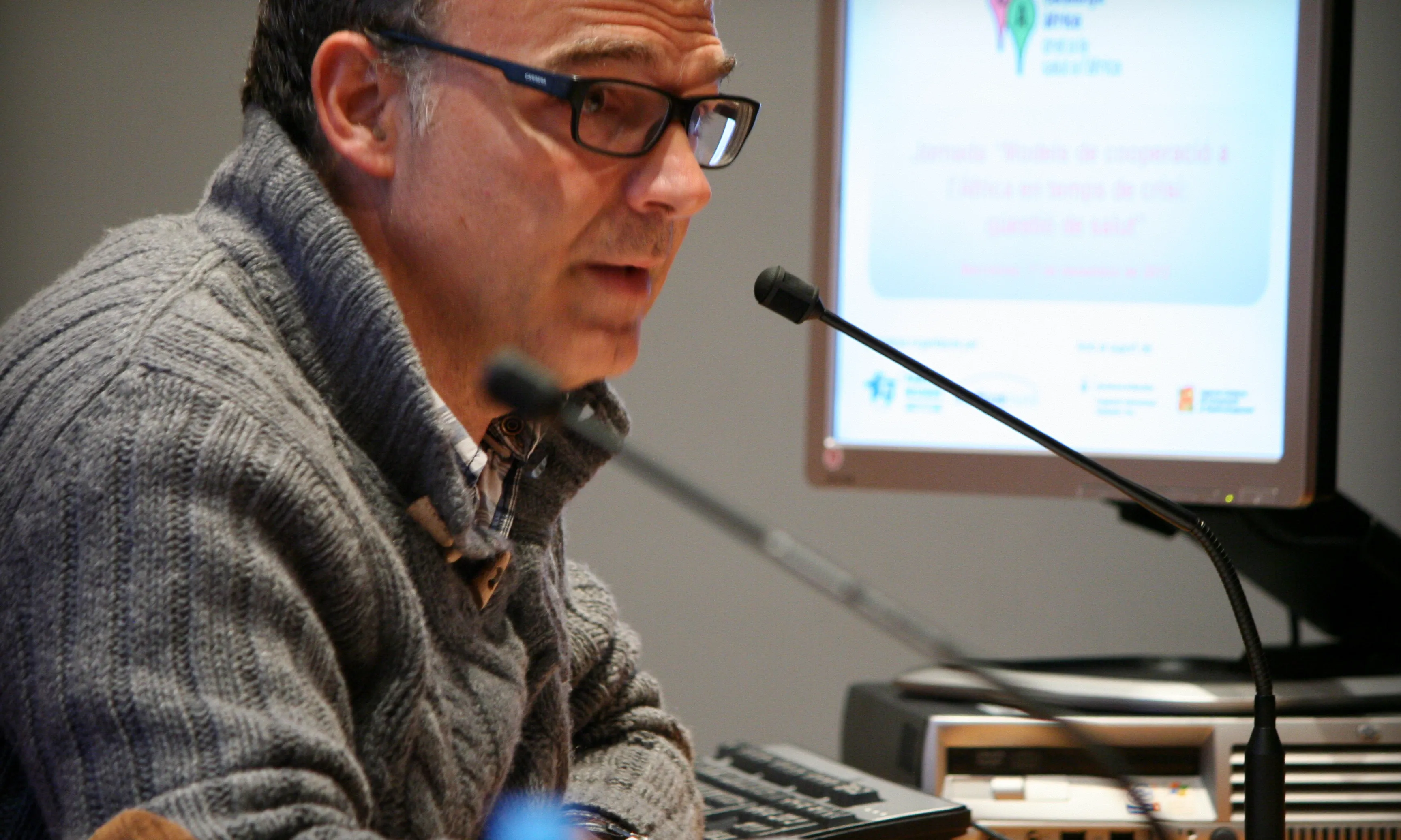 Carlos Mediano en una de les taules rodones