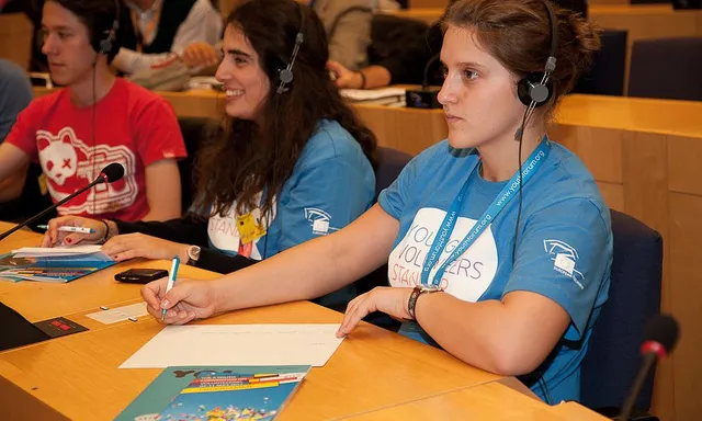 Voluntariat jove. Imatge CC BY-NC-SA 2.0 de la galeria Flickr de youthforum
