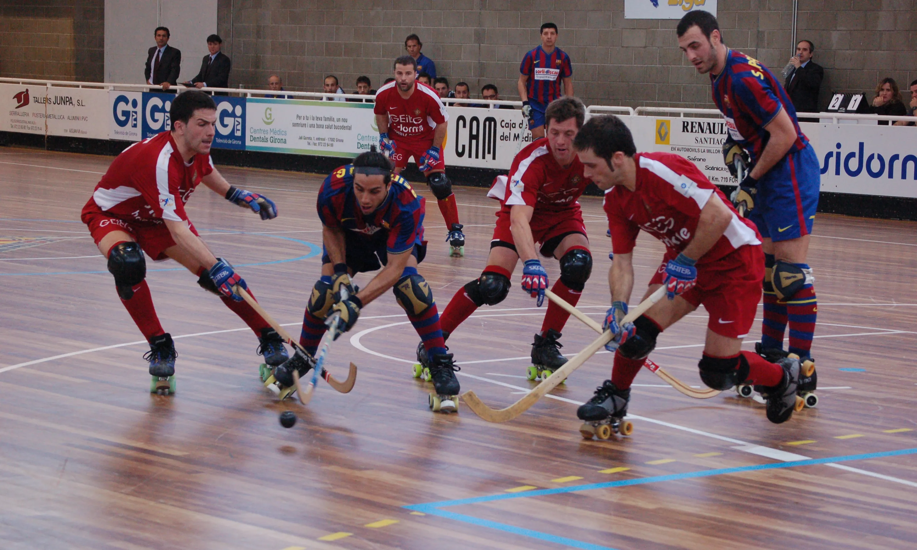 Partit d'hoquei patins, GEIEG i Barça. Autor Carlos Alonso