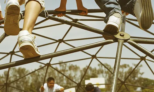 Nens jugant al parc - de SCA Svenska Cellulosa Aktiebolaget a Flickr