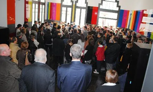 La inauguració de l'exposició va coincidir amb la reobertura del reformat Casino