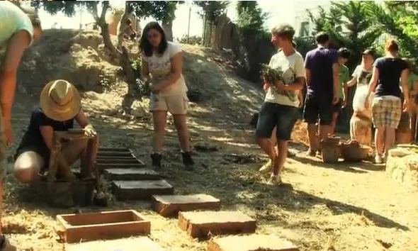 Camp de treball. Font: Vídeo de la Direcció General de Joventut