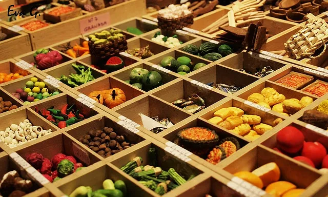 Aliments diversos en miniatura. Font: evita_ge (flickr.com)