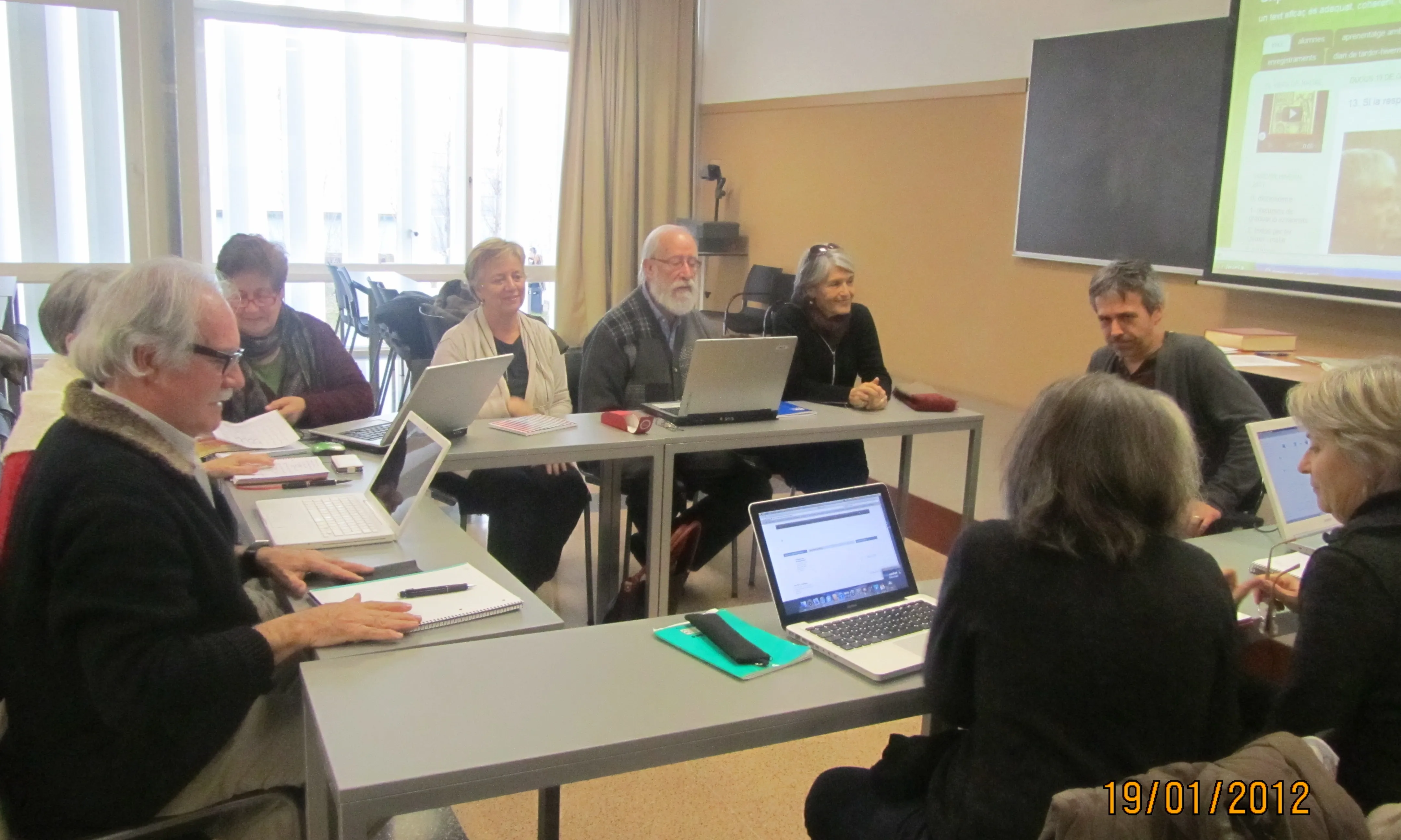 Curs de català per a persones del programa a la UdG. Font: Formació Gent Gran