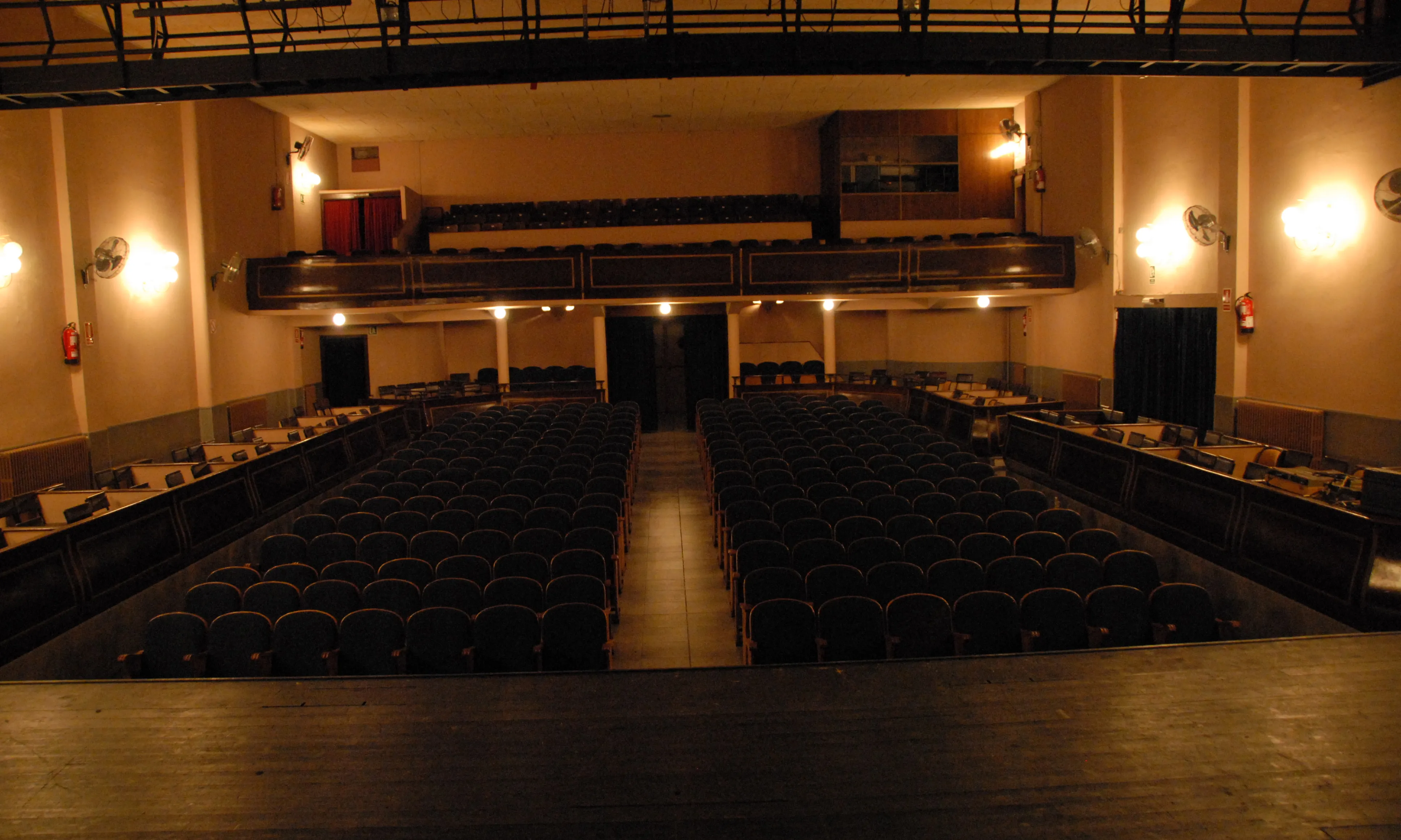 Imatge del teatre del Centre Moral i Cultural del Poblenou