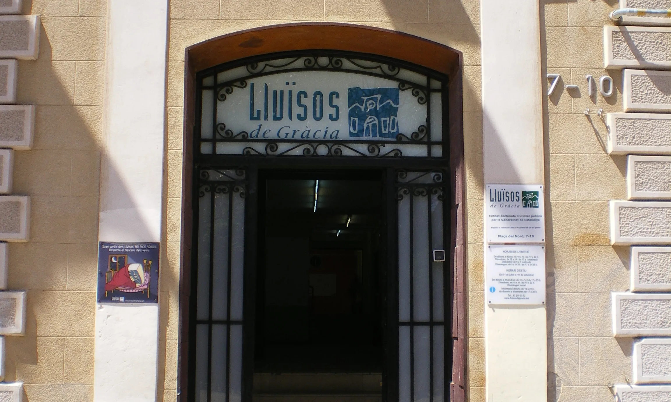 Porta d'entrada a Lluïsos de Gràcia