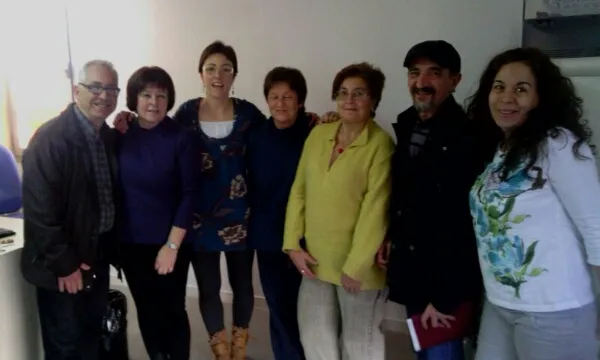 Grup de voluntaris Grans Actius Besòs amb la directora del CAP, Esther Gil