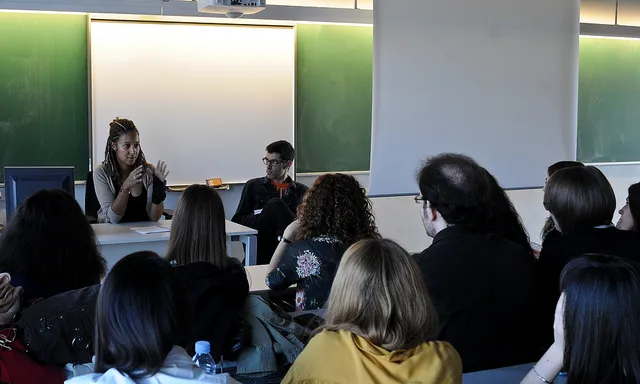 Alumnes de la URV dins una aula. Font: Lluc Queralt (flickr.com)