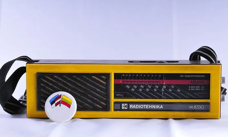 Una ràdio portàtil de la Via Bàltica. Foto Viquipèdia. 