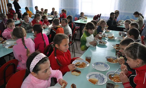 Les beques menjador garanteixen l'alimentació dels infants.