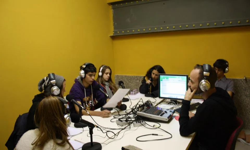 Els joves del programa 2 Quarts de Clot de la Ràdio Ateneu del Clot