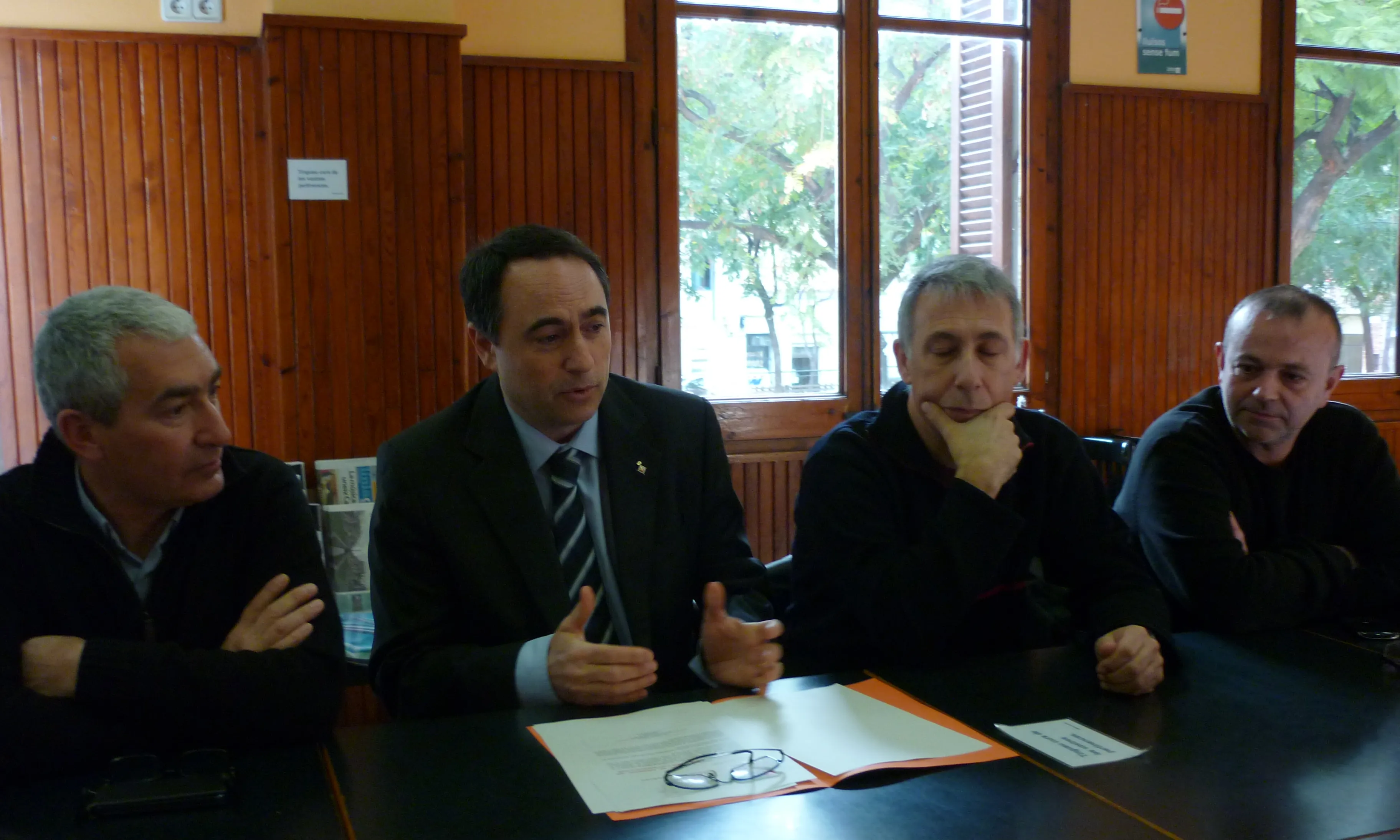Ciurana, tinent d'alcalde de Cultura, a la roda de premsa a LluÏsos de Gràcia