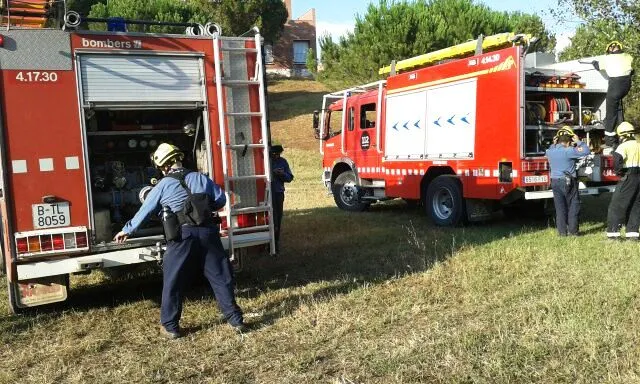 Bombers voluntaris en una sortida.