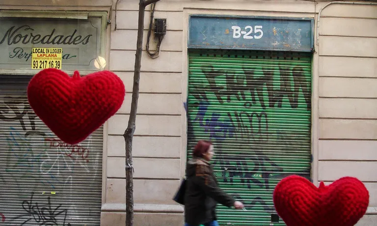 Cors al Raval. Imatge CC d'Alícia Roselló Gené (Flickr)