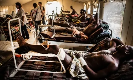 Ferits de bala en un hospital de Bangui ©Juan Carlos Tomasi/MSF