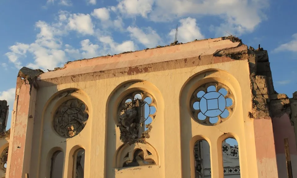 Façana derruïda de la Catedral de Por-au Prince, Haití (Font: ACUP)