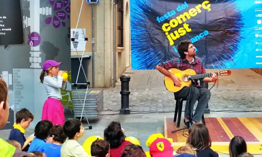 Festa del Comerç Just i la Banca Ètica 2013. Foto de l'organització.