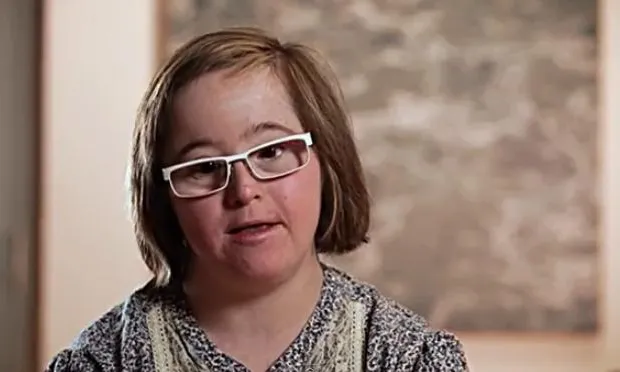 La Laia, un dels testimonis que apareix al vídeo de Down Catalunya.