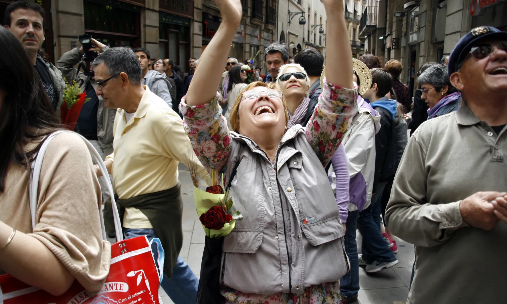 Compradora d'un llibre a Barcelona, en la primera edició celebrada el 2011